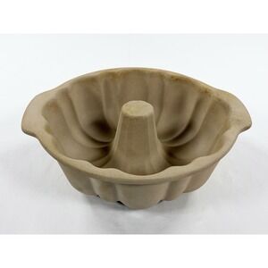Vintage Pampered Chef 10" Fluted Bundt Cake Pan Stoneware Family Heritage 1440